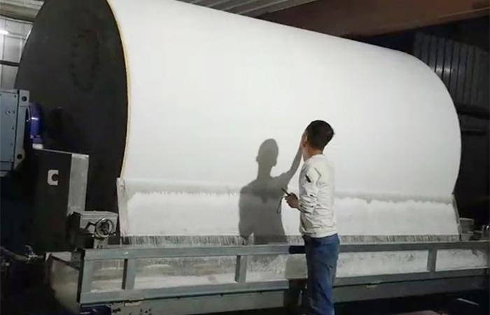 Pre-coating vacuum filter