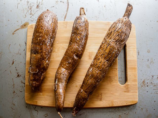 how to peel cassava root